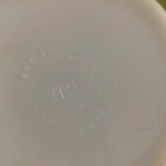 Vintage Pyrex Avocado mixing bowl - Picture 4 of 6